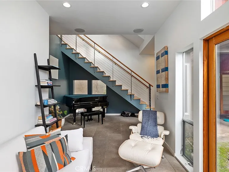 701 Loma Dr — Photo 8