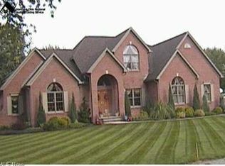 12 Lake Breeze Dr, Conneaut, OH 44030