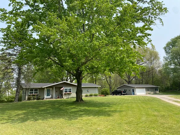 723 E Gun River Dr, Plainwell, MI 49080