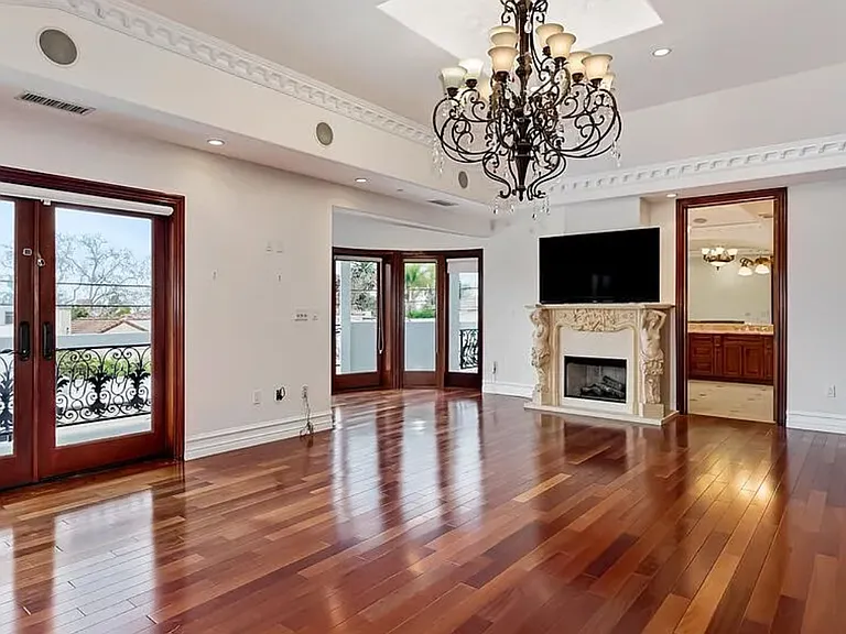 332 S Almont Dr — Photo 14