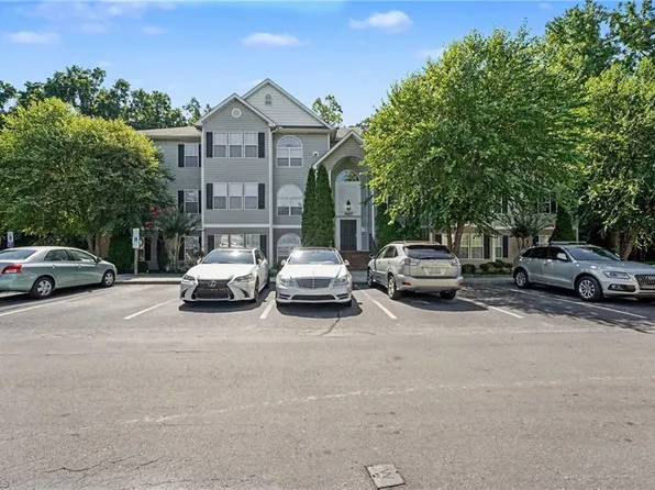 2600 Pennoak Way APT H, Greensboro, NC 27407
