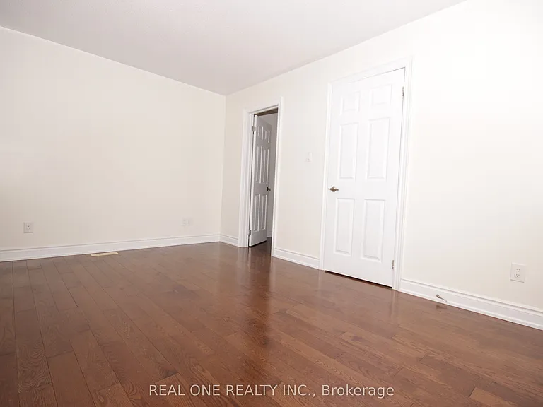 7 Slingsby Ln — Photo 20