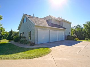 1901 Red Fox Dr, Red Wing, MN 55066