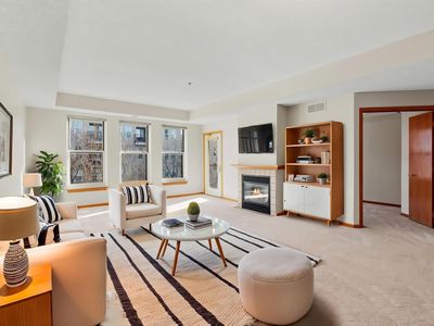 600 N 2nd St APT 302, Minneapolis, MN, 55401