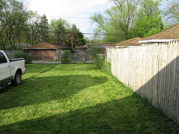 3rd image of 14647 Lincoln Ave