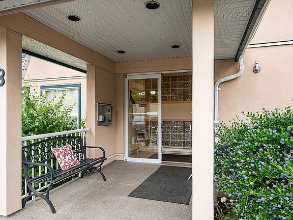 3rd image of 3000 Oak St #301B