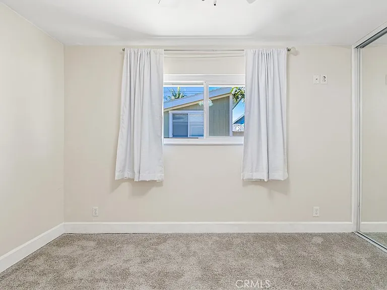 16311 Woodstock Ln — Photo 43