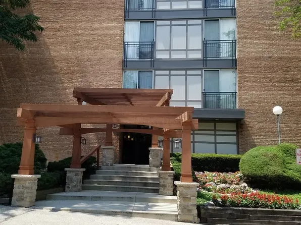 5810 Oakwood Dr Unit 4F, Lisle, IL 60532