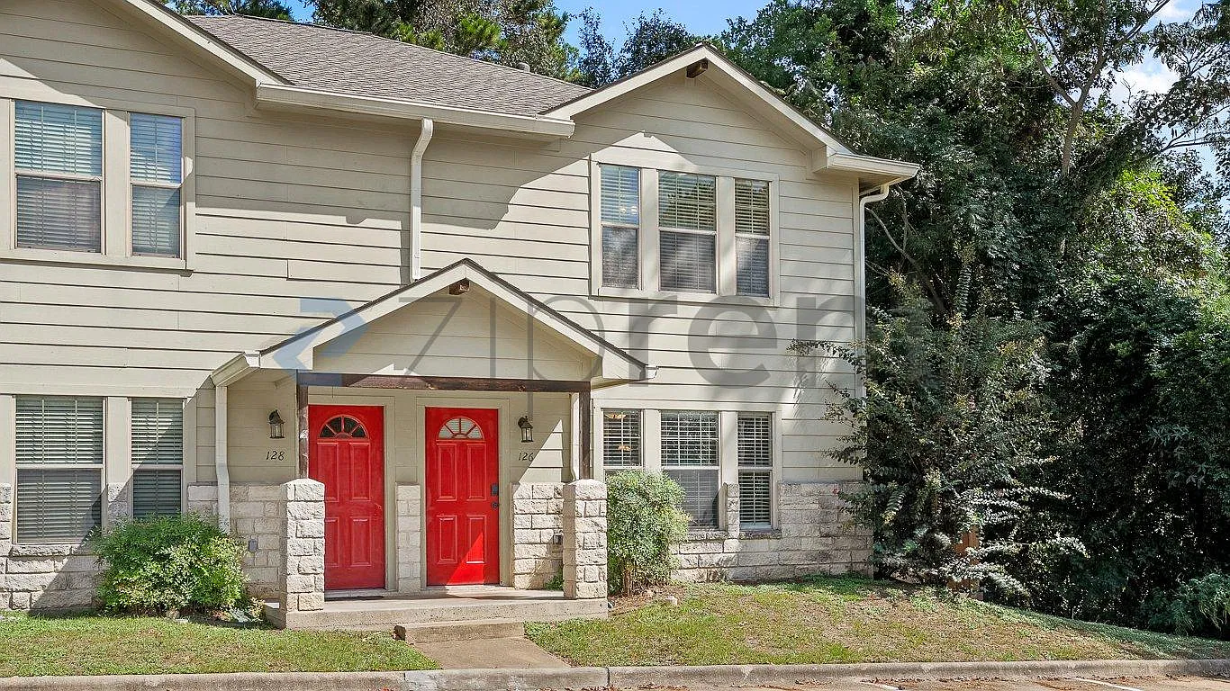 3 bed, 1350 sqft, $1,350 — Photo 3