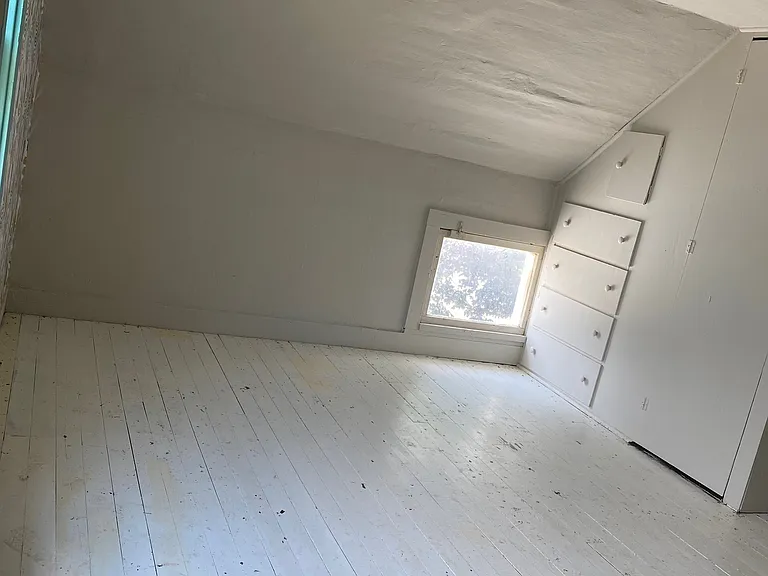 201 E Dresden St — Photo 8