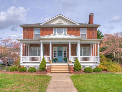 606 Snidow St, Pembroke, VA, 24136