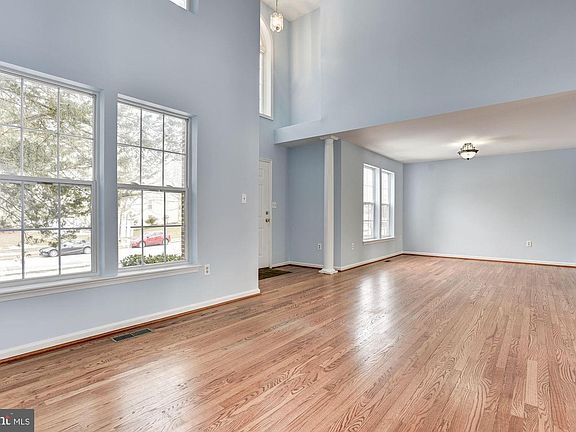 4th image of 7 Hunting Horn Cir