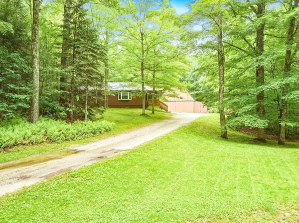 109 East St, Chesterfield, MA 01012