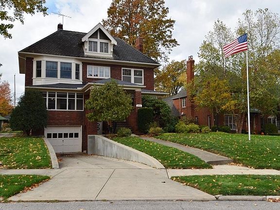 3rd image of 1056 Forest Cliff Dr