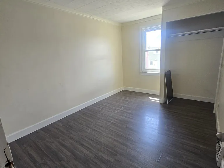 646 Queen St W #2 — Photo 5