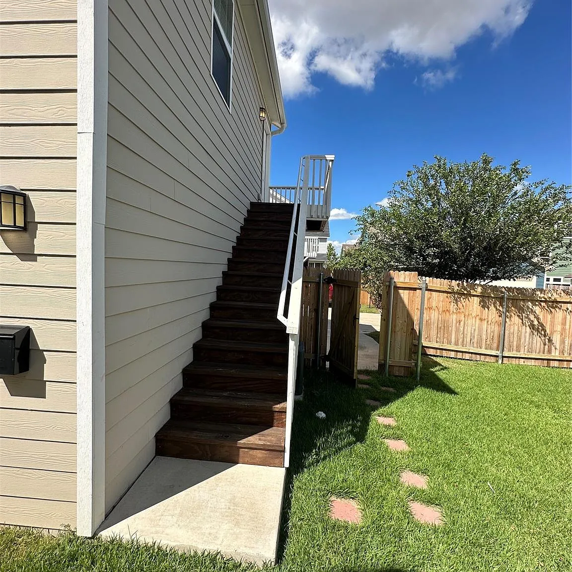 1 bed, 1.0 bath, 440 sqft, $1,200 — Photo 2