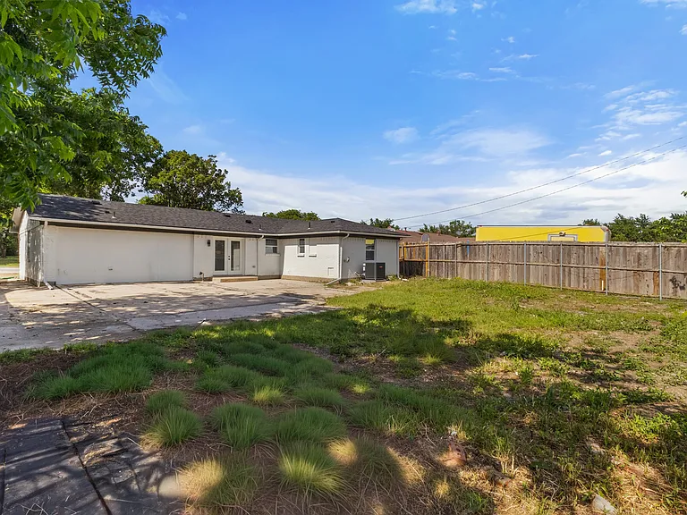 3022 Valwood Pkwy — Photo 9