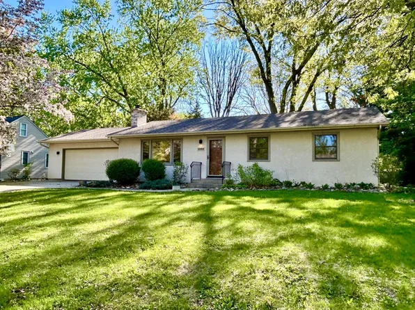 2966 Mildred Dr, Roseville, MN 55113