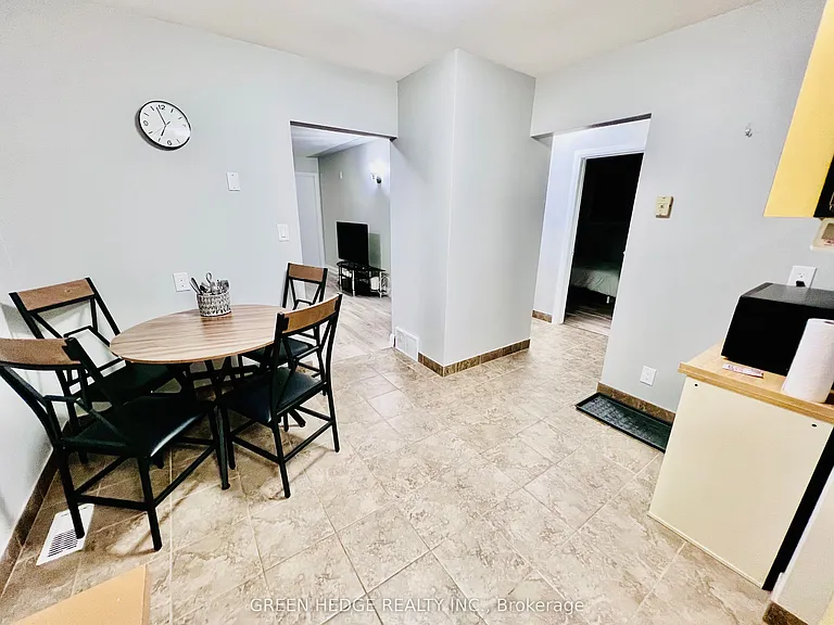 34 Stanley Ave — Photo 5