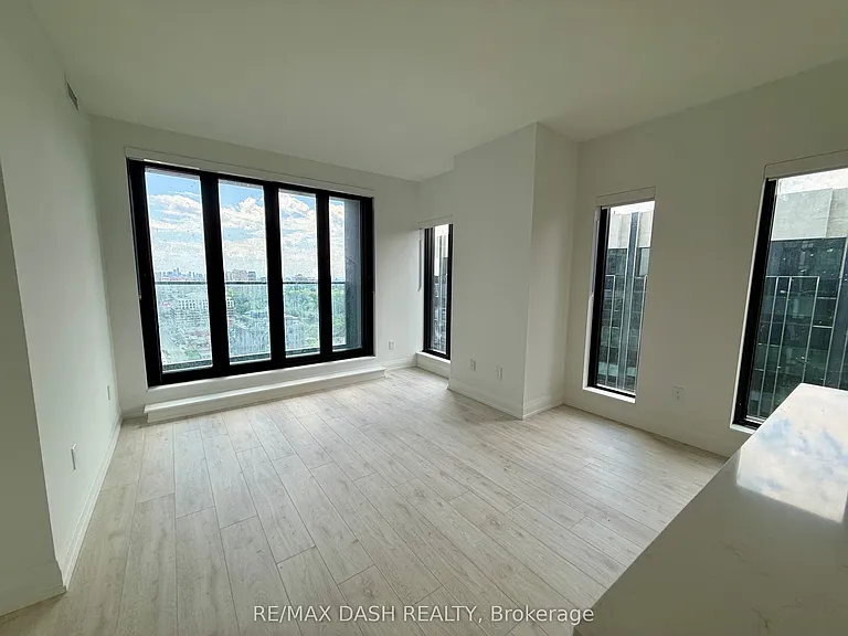 20 Soudan Ave #1907 — Photo 13