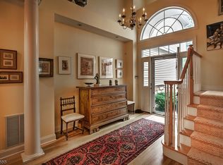 102 Lindabury Ln, Tewskbury Township, NJ 07979