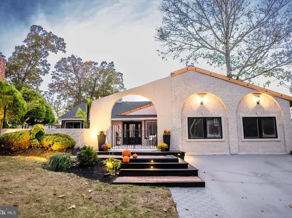 4 Tiros Ave, Sewell, NJ 08080