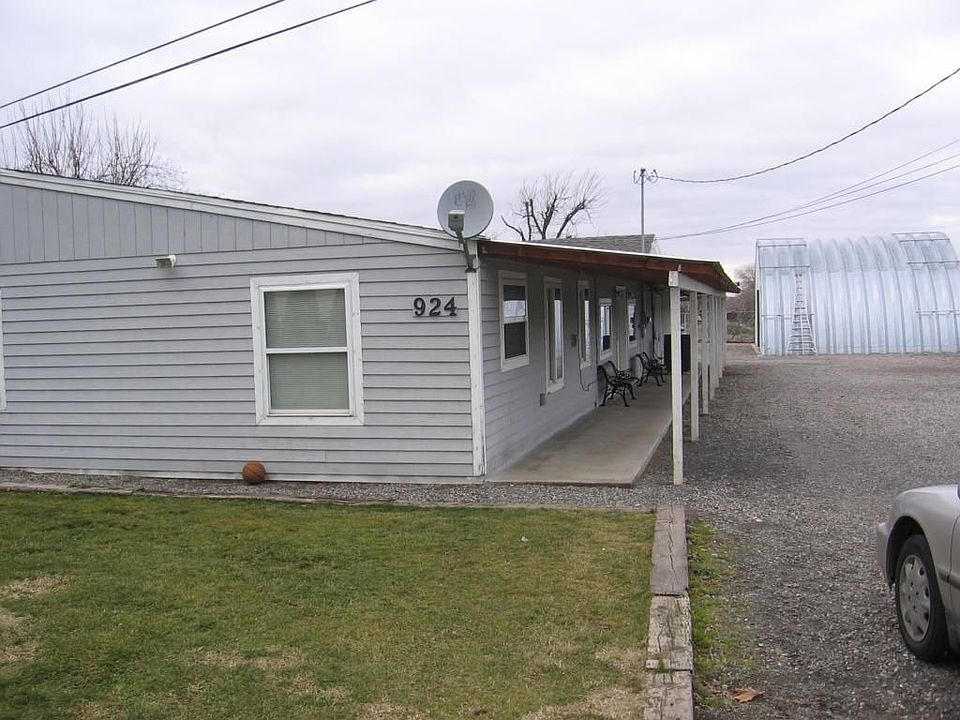 1st image of 924 W Canal Dr