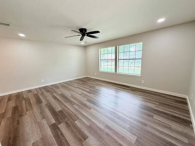 2412 Lakeview Cir #2414 — Photo 7