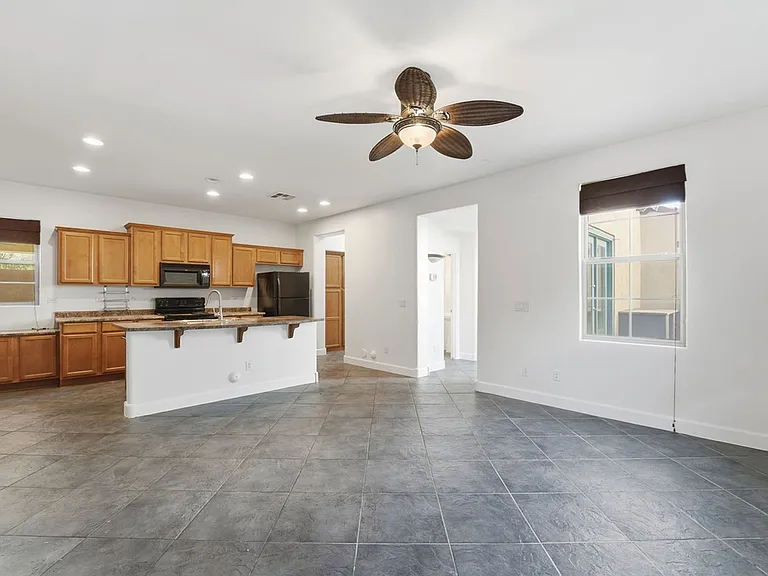15391 W Dreyfus St — Photo 28