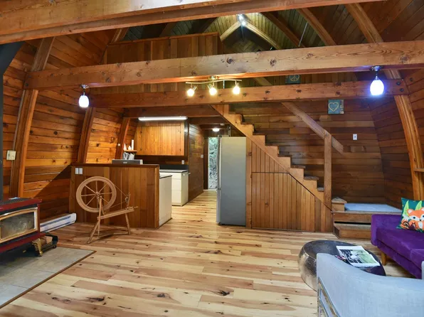 5569 Sans Souci Rd, Sunshine Coast, BC V7Z 1B6