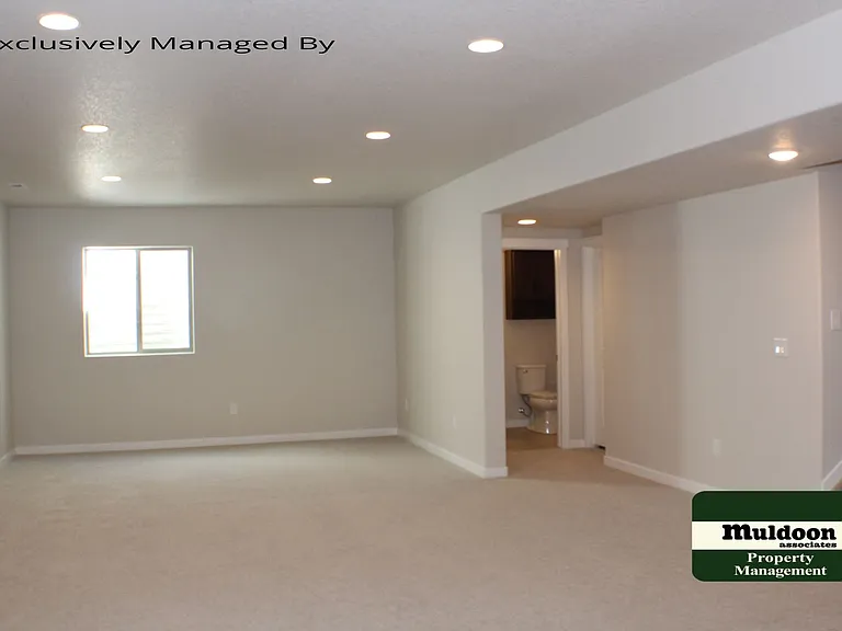 1070 Rambling Oak Dr — Photo 12