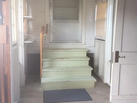 3rd image of 138 Ash St