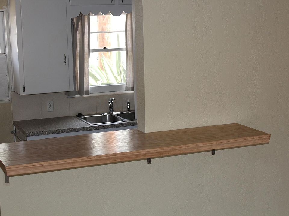 Counter between kitchen and living room - open layout for a