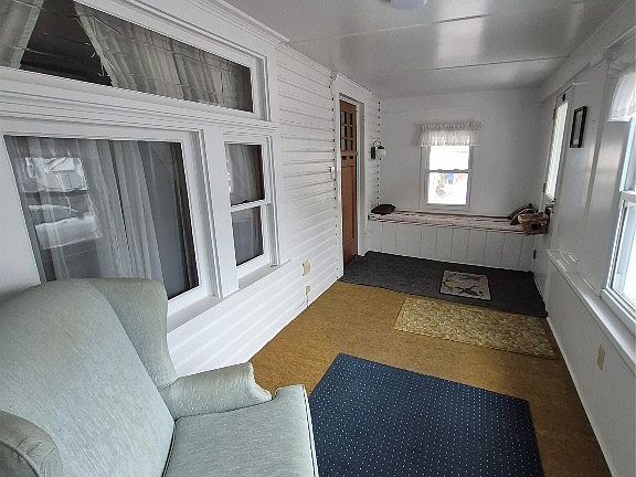 4th image of 249 Mount Hope St