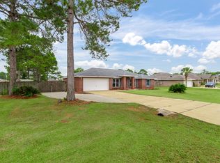 2046 Commodore Dr, Navarre, FL 32566