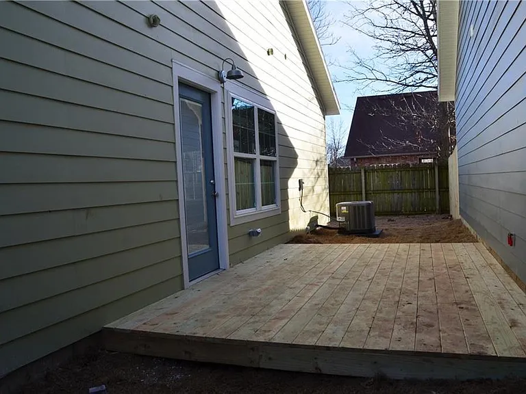 2413 Arbor Rd — Photo 13