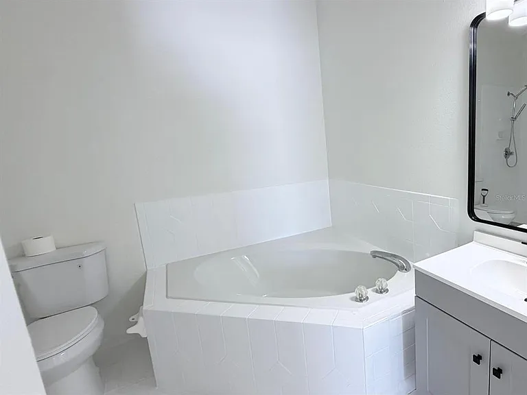 906 Berwick Dr — Photo 37