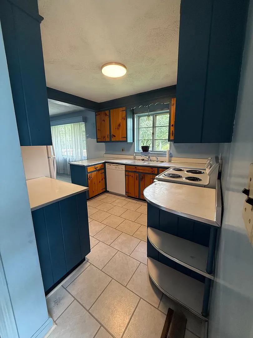 3 bedroom 1.5 bath — Photo 2
