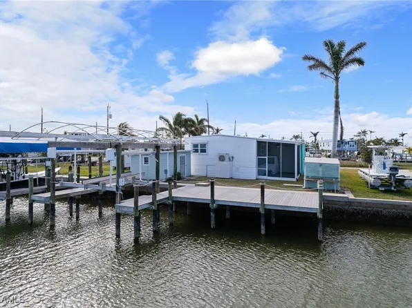 3864 Royal Palm Dr, Saint James City, FL 33956