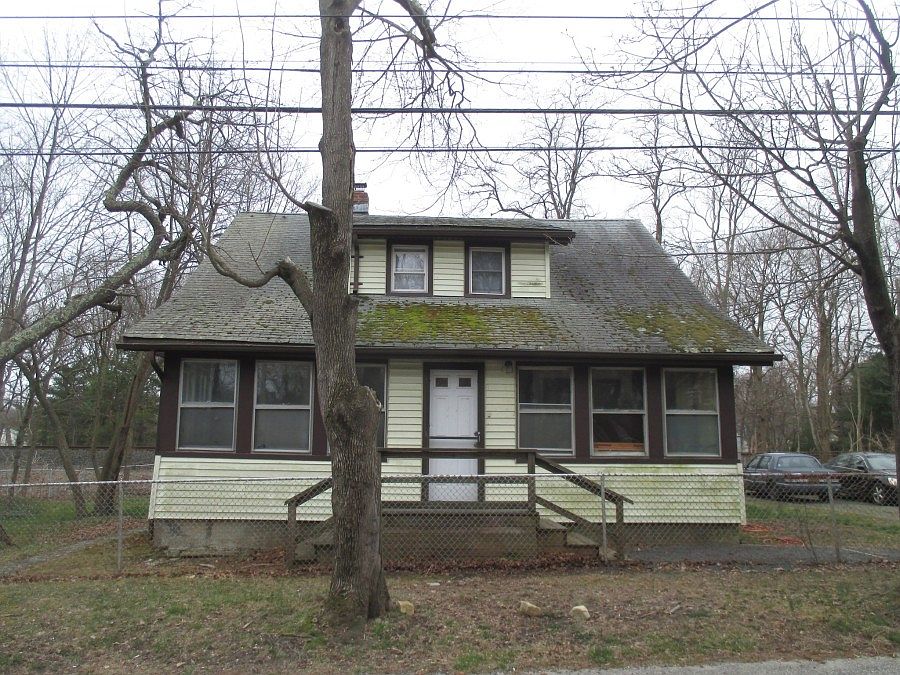 1st image of 468 Long Island Ave
