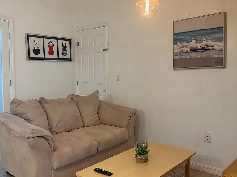 502 W 9th St — Photo 15
