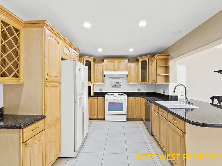11186 Lavender Ave — Photo 13