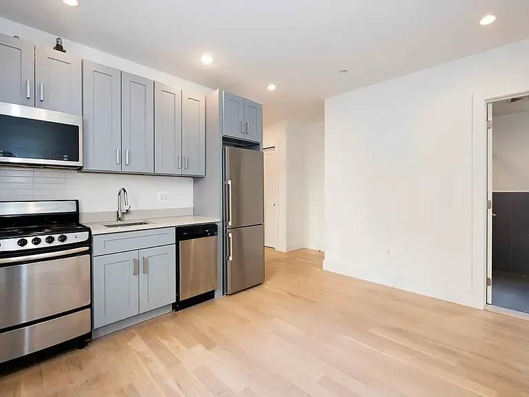 145 E 35th St #6RW — Photo 5