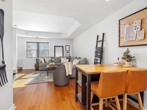 26 School St APT 208, Hull, MA 02045