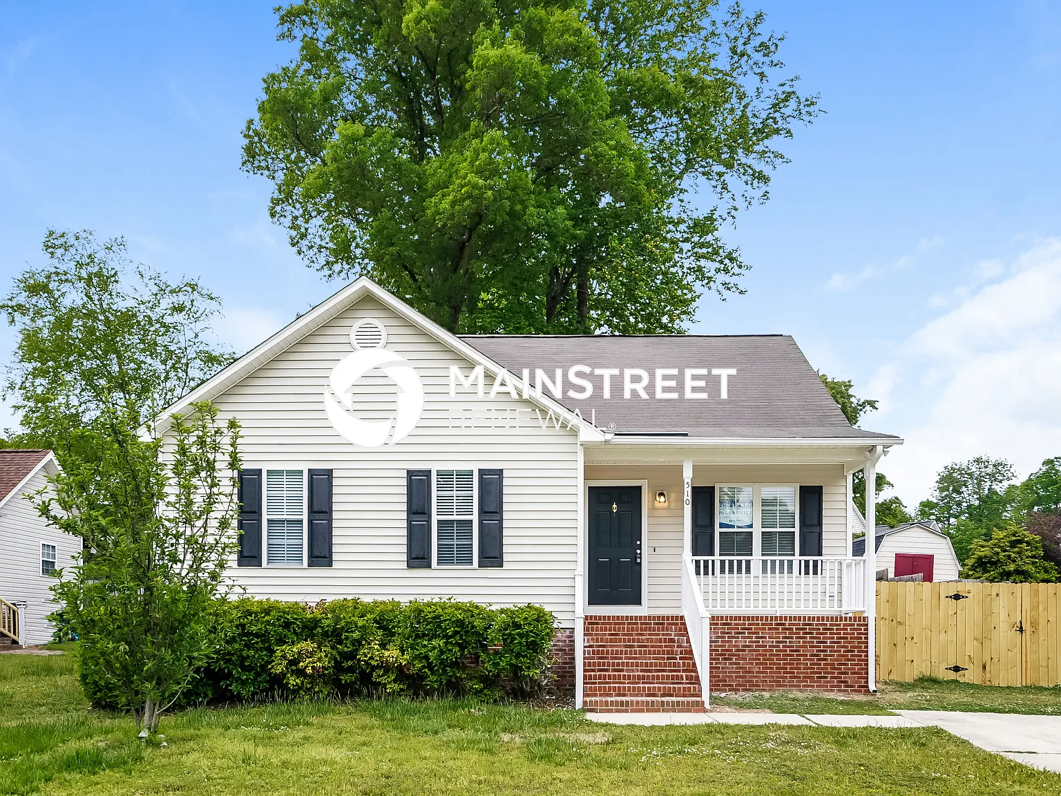 510 Southampton Dr — Photo 1