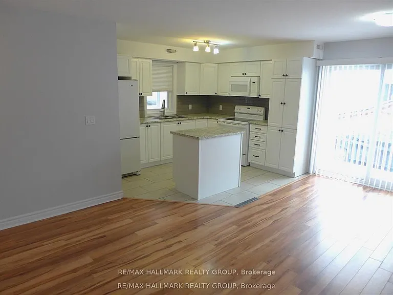 216 Carillon St #3 — Photo 4