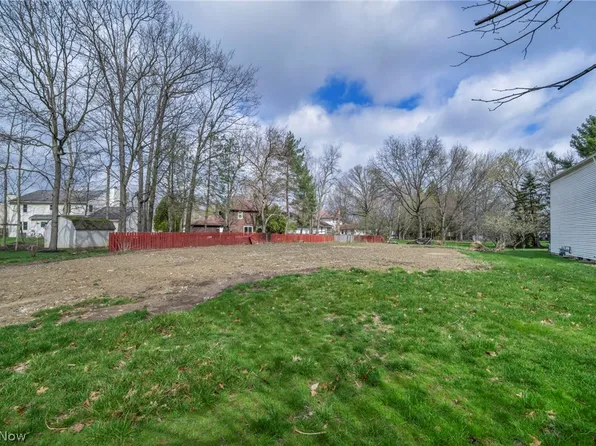 20792 Sandalwood Ln, Strongsville, OH 44136