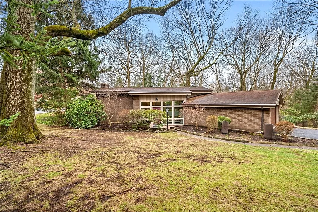 109 Country Ln photo 1