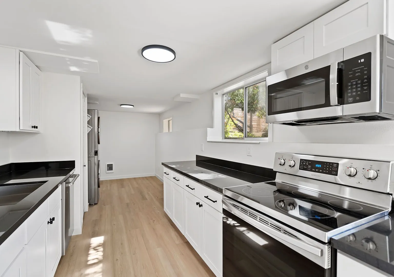 5529 Tukwila — Photo 2