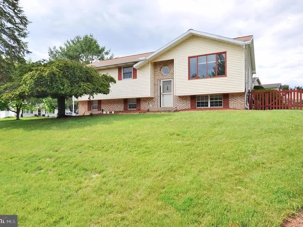 109 Berwick Dr, Boalsburg, PA 16827